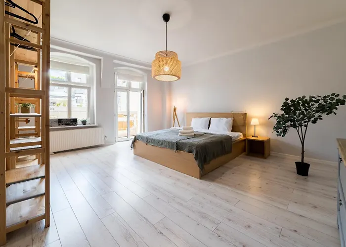 Glogowska Spacious Apartment
